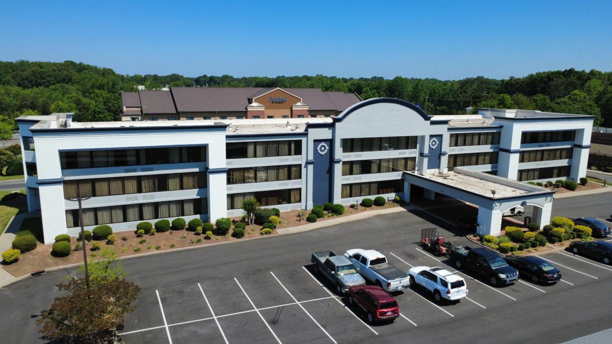 Surestay By Western Charlotte