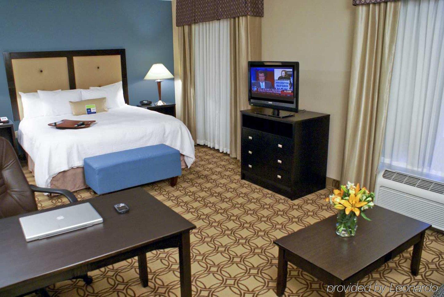 Hampton & Charlotte-airport 3*