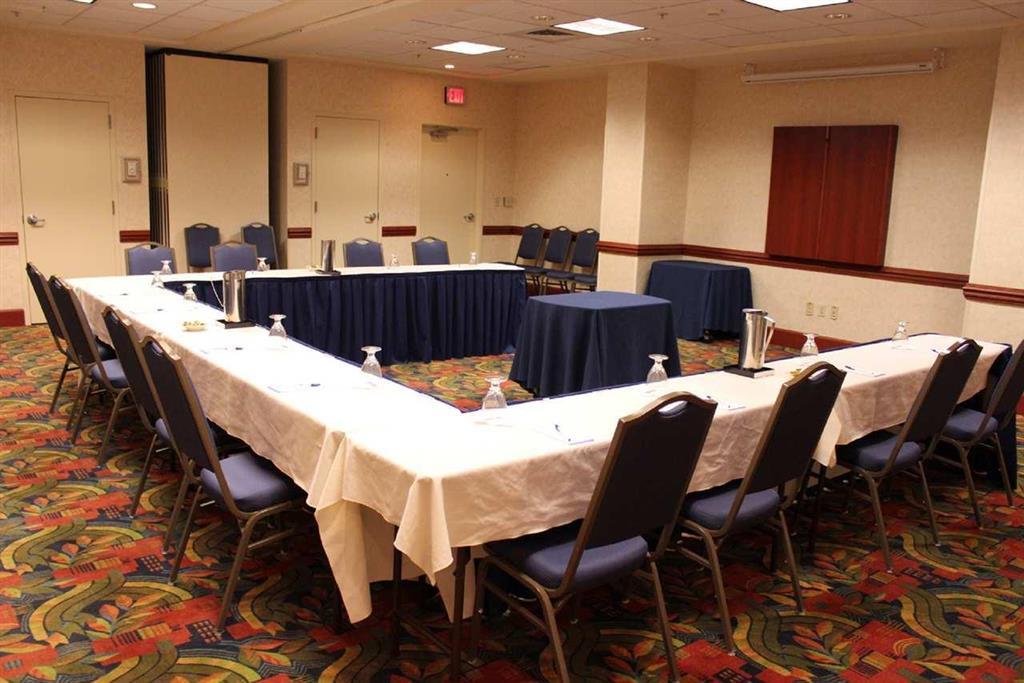 Hilton Garden Uptown Hotel 3*