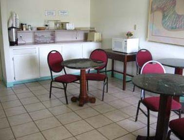 Econo Airport Area Lodge *