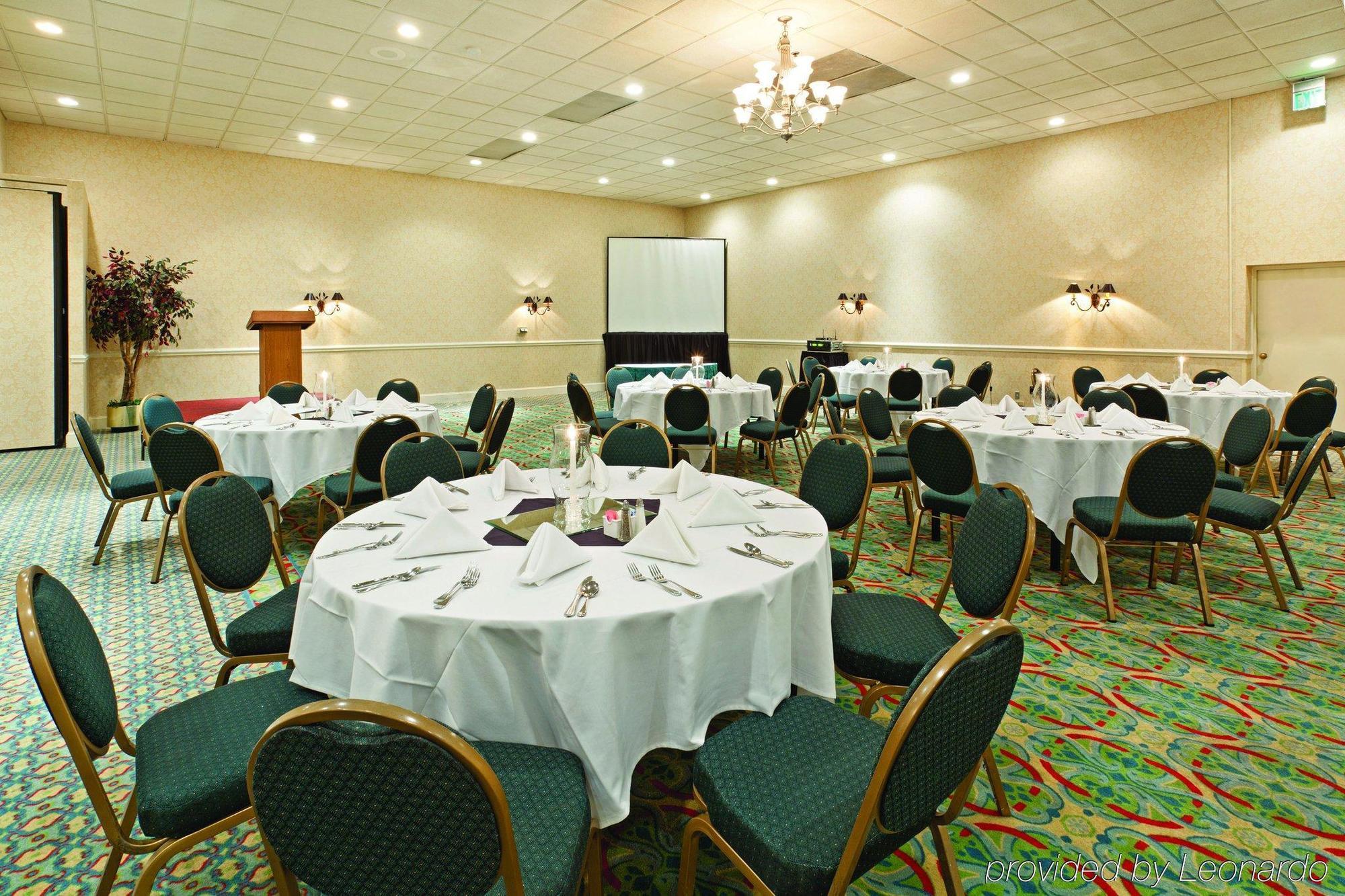 Hotel Fairfield & By Marriott Uptown 3*