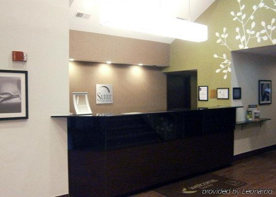 Hotel Sleep Airport - Billy Graham Parkway