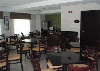 Hotel Sleep Airport - Billy Graham Parkway 2*