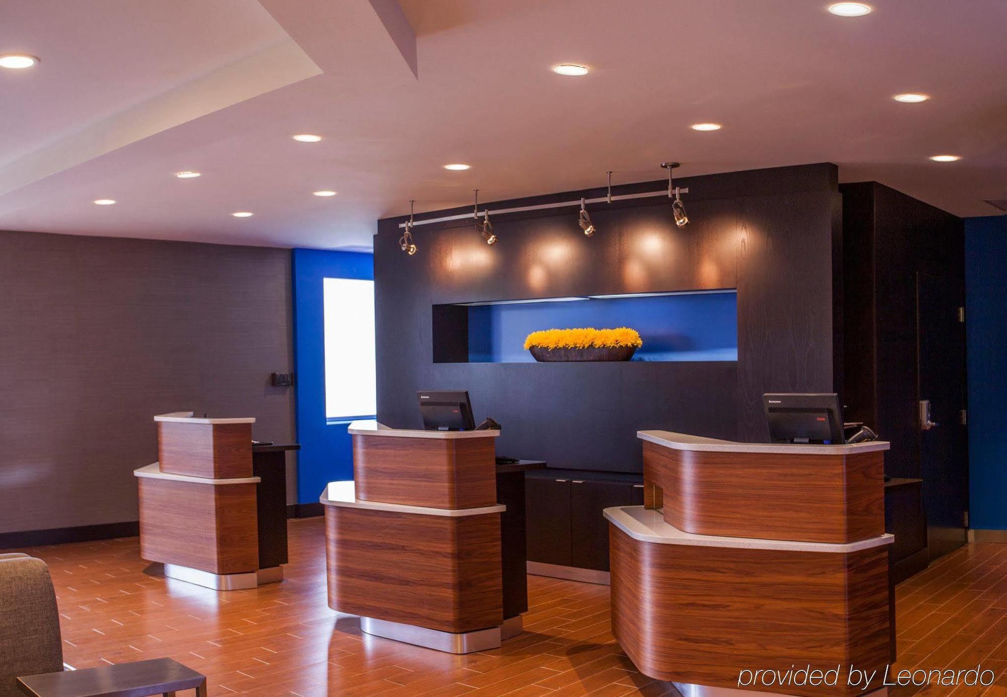 Hotel Courtyard By Marriott Airport Loso 3*