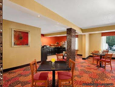 Hotel Baymont By Wyndham Charlotte-airport Coliseum 2*