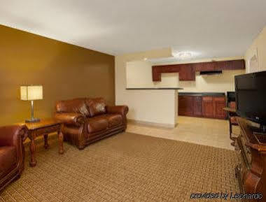 Hotel Baymont By Wyndham Charlotte-airport Coliseum 2*