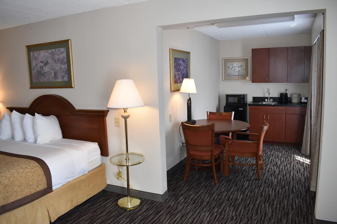 Wingate By Wyndham Airport 3*
