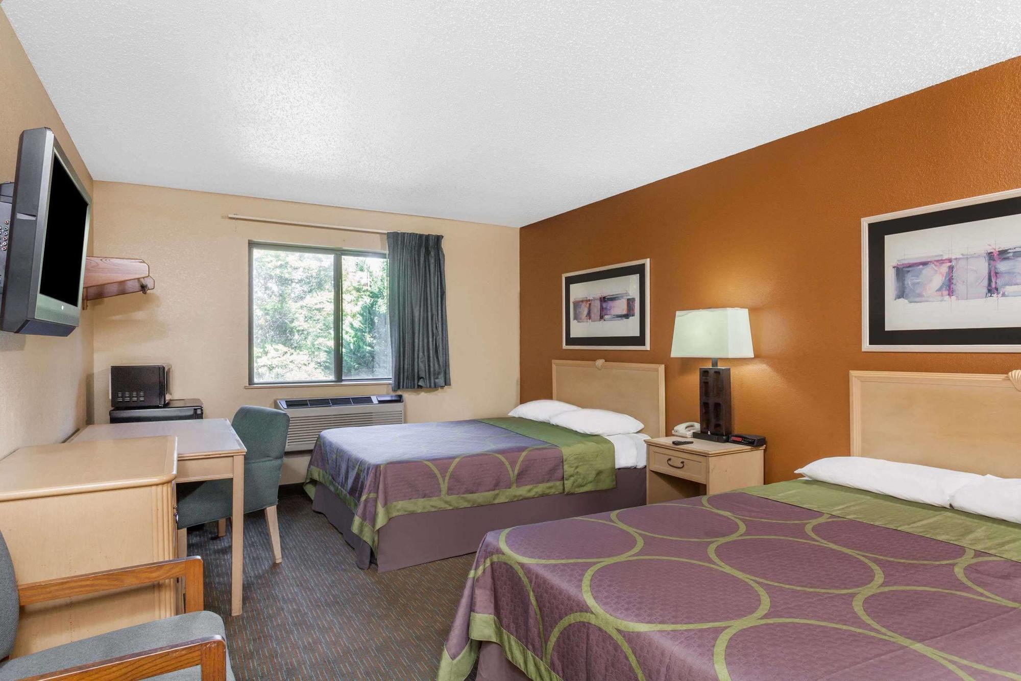 Hotel Super 8 By Wyndham Charlotte/amusement Park Area