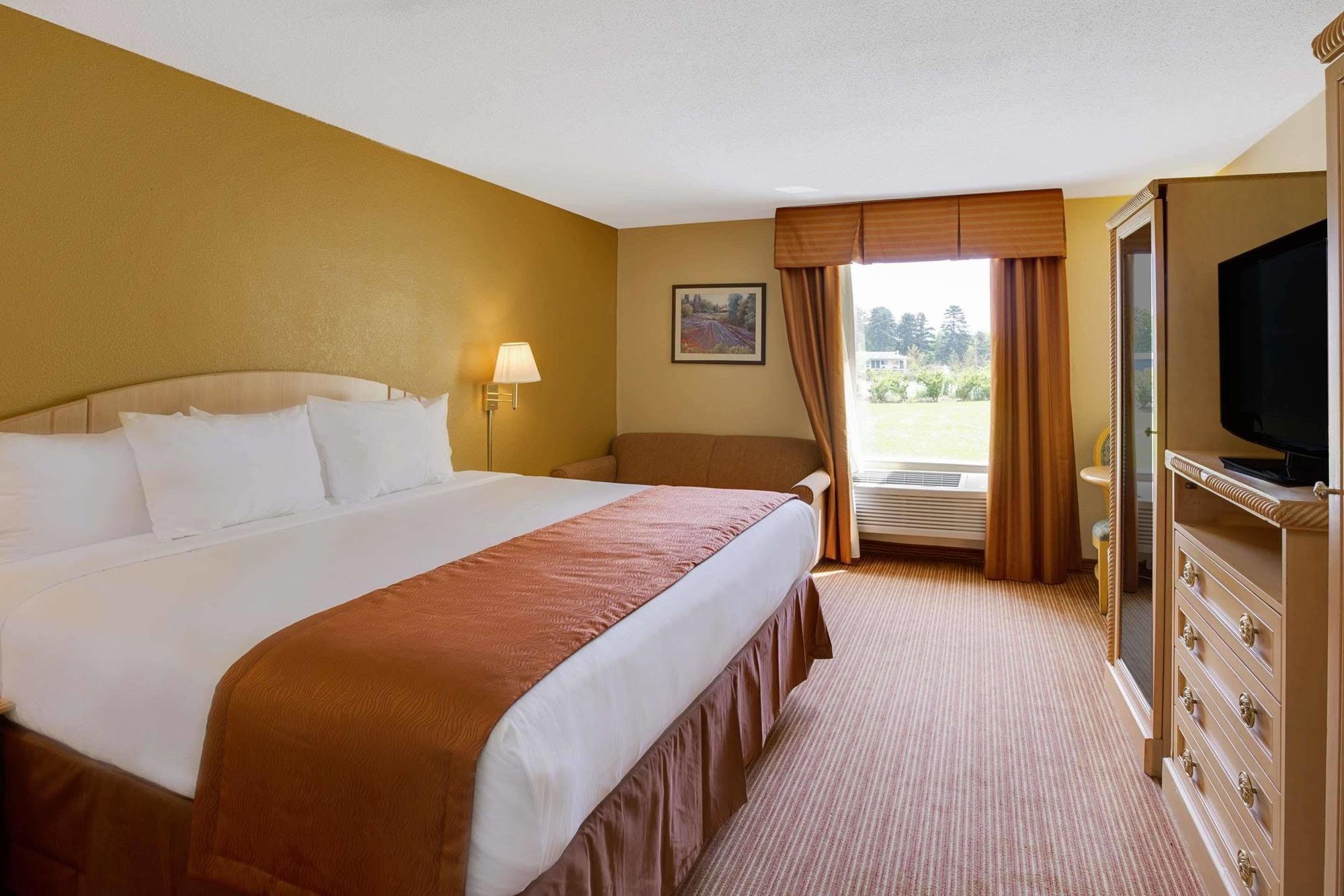 Hotel Baymont By Wyndham Charlotte-airport Coliseum