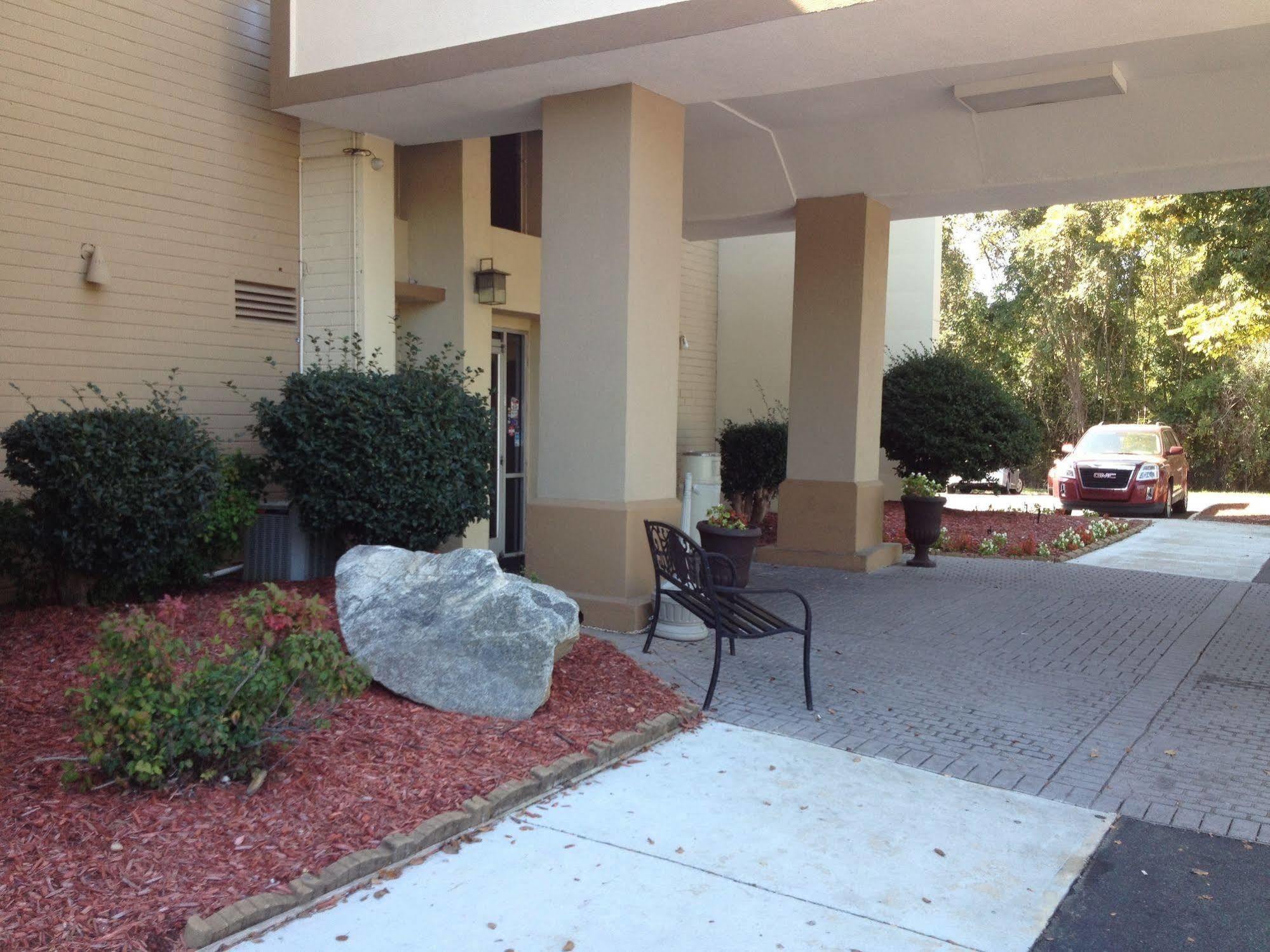 Baymont By Wyndham Charlotte-airport Coliseum Hotel