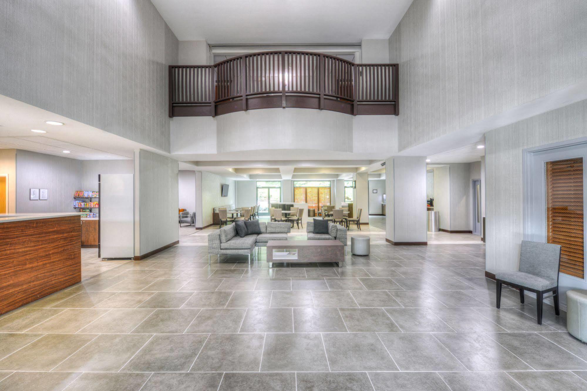 Wingate By Wyndham Airport