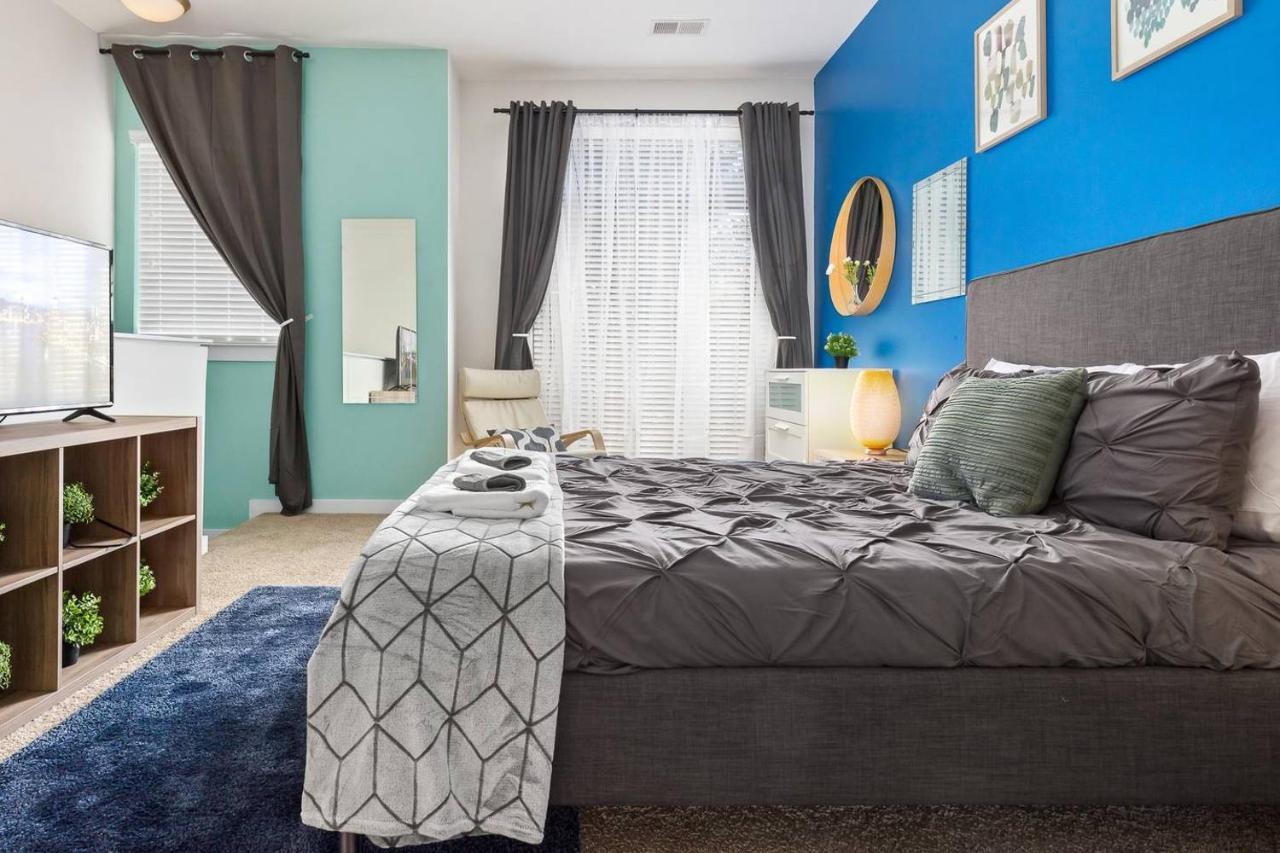 Trifecta Ace Location Pool & Gym Superhost Apartment