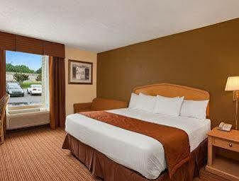 Baymont By Wyndham Charlotte-airport Coliseum Hotel 2*