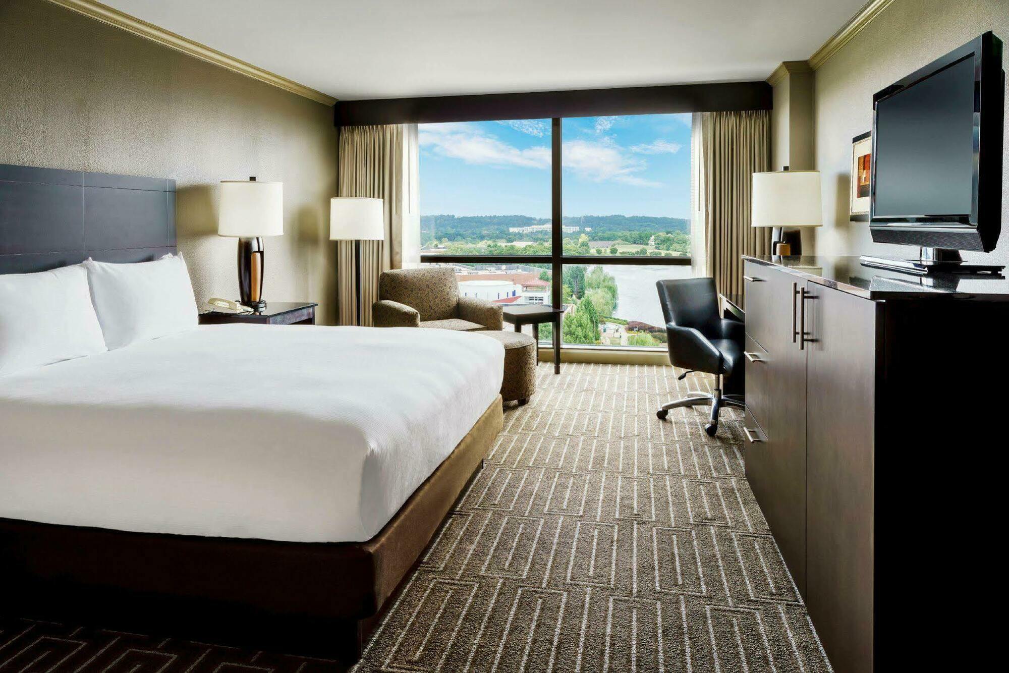 Hilton Place 3*
