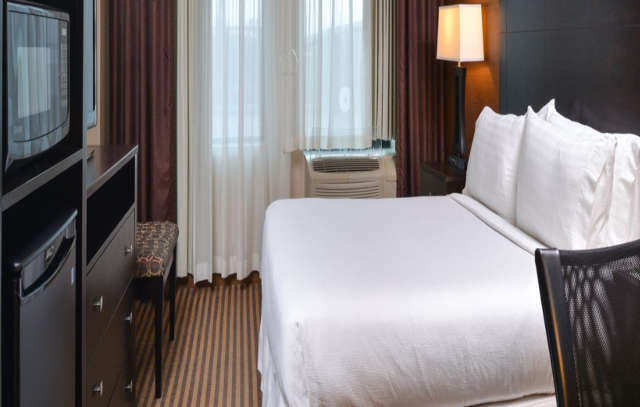 Doubletree By Hilton Center Hotel