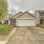 Pet-Friendly Retreat With Yard About 8 Mi To Downtown!