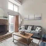 Modern Cozy Townhome