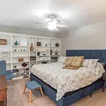 Modern Cozy Townhome