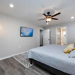 Brandnew Spacious 4 Bedroom House Minutes To Uptown