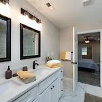 Brandnew Spacious 4 Bedroom House Minutes To Uptown *