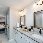 Holiday home Brandnew Spacious 4 Bedroom House Minutes To Uptown *
