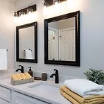 Holiday home Brandnew Spacious 4 Bedroom House Minutes To Uptown