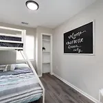 Brandnew Spacious 4 Bedroom House Minutes To Uptown Holiday home *