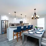 Brandnew Spacious 4 Bedroom House Minutes To Uptown Charlotte
