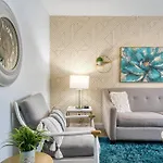 Apartment 2br 1ba Duplex House King Beds Great For Small Groups Close To Uptown Attractions *