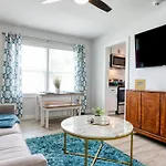 2br 1ba Duplex House King Beds Great For Small Groups Close To Uptown Attractions Apartment Charlotte