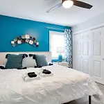 2br 1ba Duplex House King Beds Great For Small Groups Close To Uptown Attractions Apartment