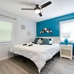Apartment 2br 1ba Duplex House King Beds Great For Small Groups Close To Uptown Attractions *