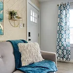 Apartment 2br 1ba Duplex House King Beds Great For Small Groups Close To Uptown Attractions *