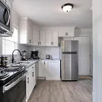 2br 1ba Duplex House King Beds Great For Small Groups Close To Uptown Attractions * Charlotte