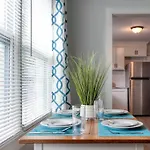 2br 1ba Duplex House King Beds Great For Small Groups Close To Uptown Attractions Apartment