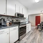 Cozy, 1-Level Cottage - 5 Miles To Uptown Clt