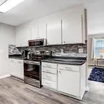Homestay Cozy, 1-level - 5 Miles To Uptown Clt *