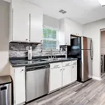 Homestay Cozy, 1-level - 5 Miles To Uptown Clt Charlotte