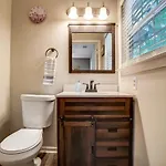 Homestay Cozy, 1-level - 5 Miles To Uptown Clt *
