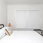 Holiday home Historic Cherry House - Midtown *
