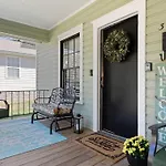 Historic Cherry Bungalow House - Midtown Uptown