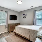 Homestay Cozy, 1-level - 5 Miles To Uptown Clt