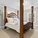 Cozy 4B Retreat Near Uptown King Beds Sleeps 12