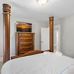 Cozy 4B Retreat Near Uptown King Beds Sleeps 12