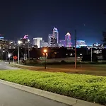 Suite 4, Sleep 5, Walk To Attractions In Uptown