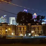 Suite 4, Sleep 5, Walk To Attractions In Uptown