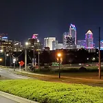 Suite 4, Sleep 5, Walk To Attractions In Uptown