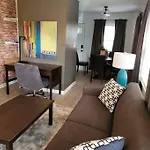 Apartment Trendy Escape ◉ California King Bed Awaits! *