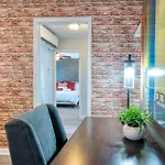 Apartment Trendy Escape ◉ California King Bed Awaits!
