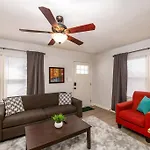 Apartment Trendy Escape ◉ California King Bed Awaits! Charlotte